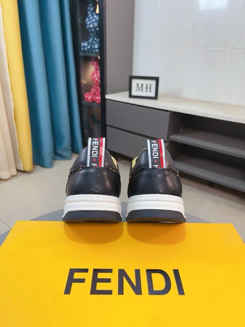 Men's shoes 💰400🌹🌹[FENDI] Fendi's classic and comfortable men's shoes, this complex sneaker is made of soft calfskin➕genuine leather lining➕original ultra-light rubber material with rough outsole. This unique light style is suitable for the casual and refined sensibility of this season. It is comfortable and natural on the feet. It is an everyday style for casual travel in autumn and winter! 38/44